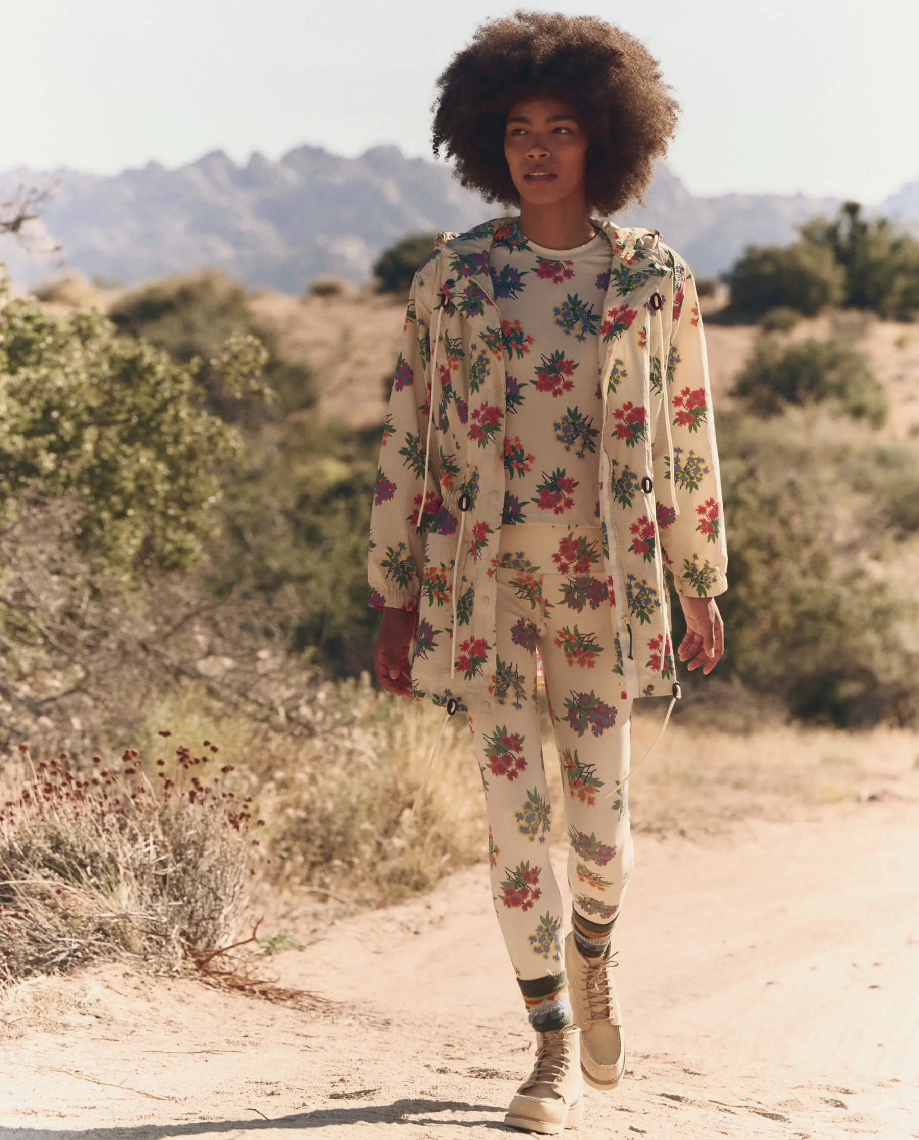 The Journey Legging. -- Pale Khaki Palisade Floral